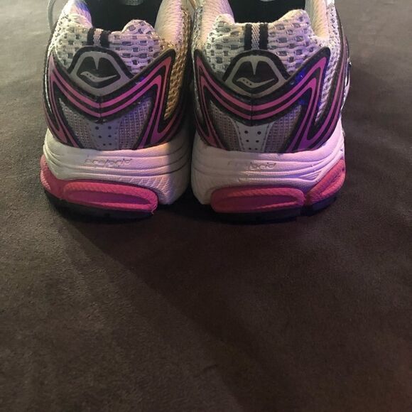 Saucony running shoes - Picture 5 of 7